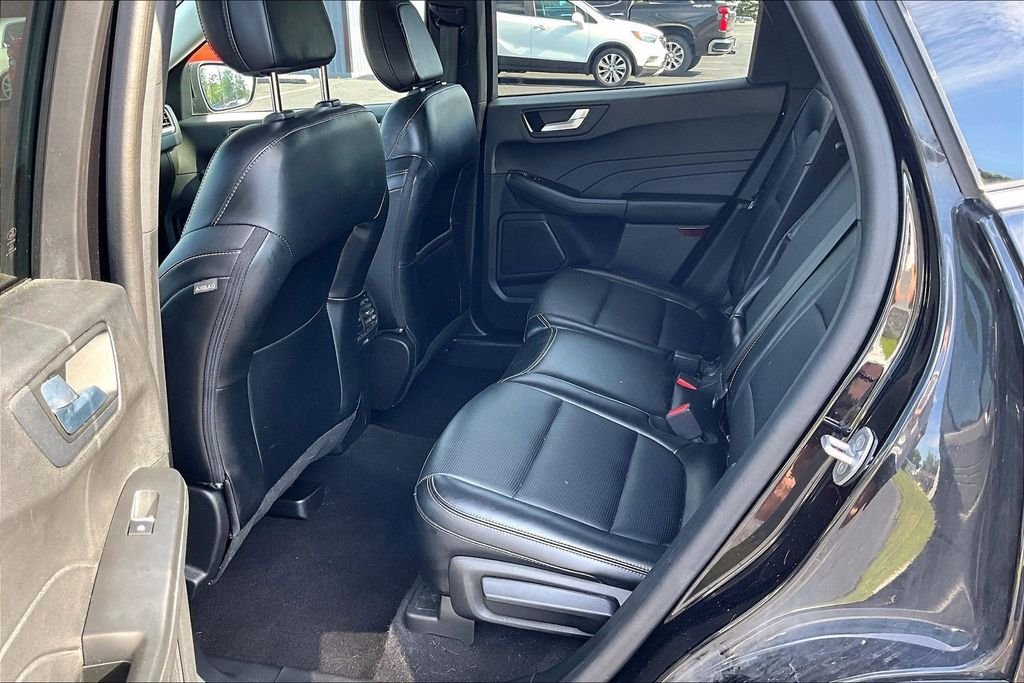 Used 2023 Black Metallic Ford Platinum image 11