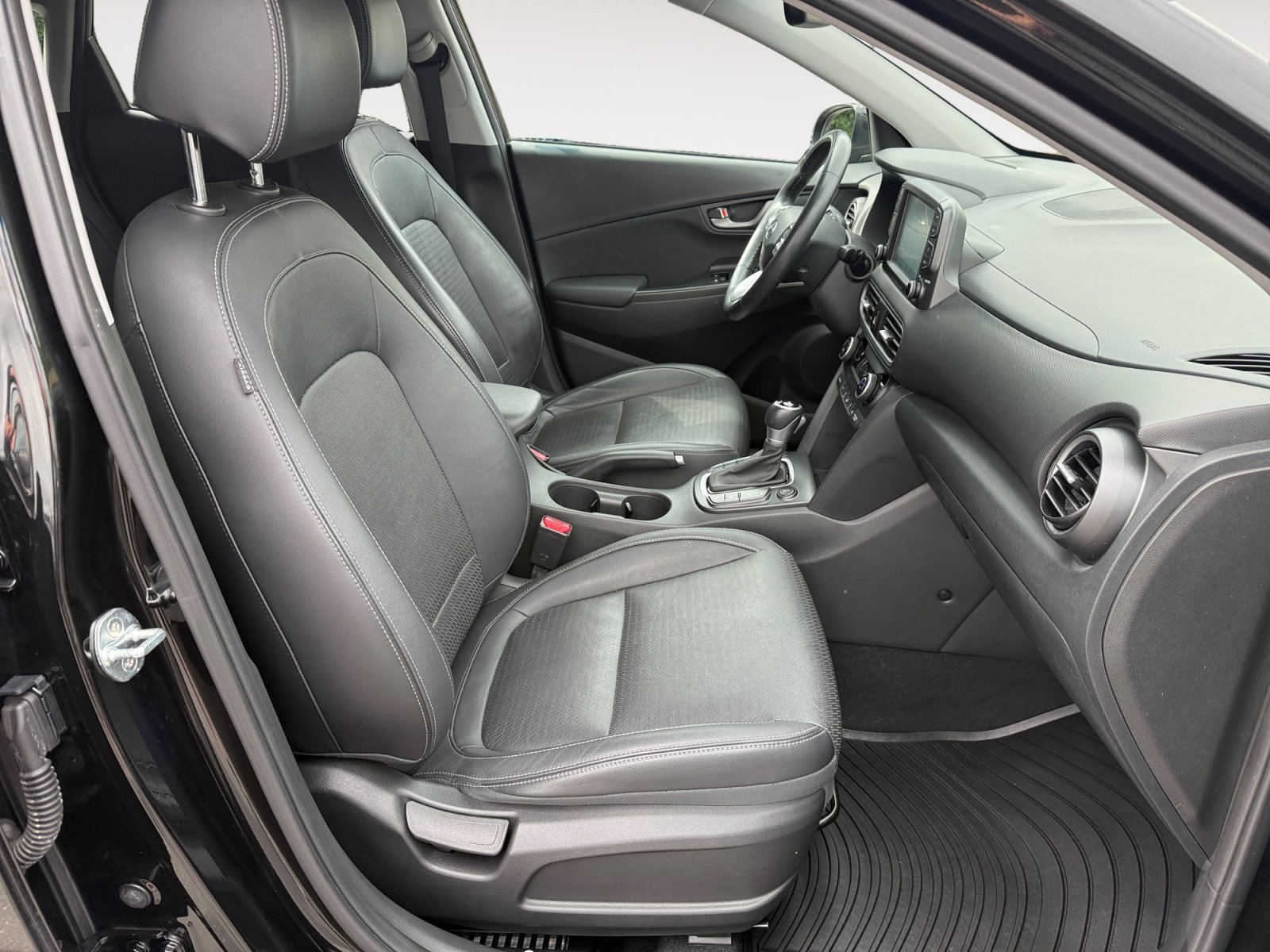 Used 2020 Ultra Black Hyundai Ultimate image 19