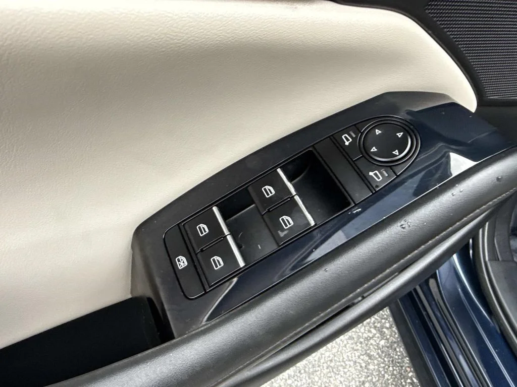 Used 2019 Blue Mazda Base image 23