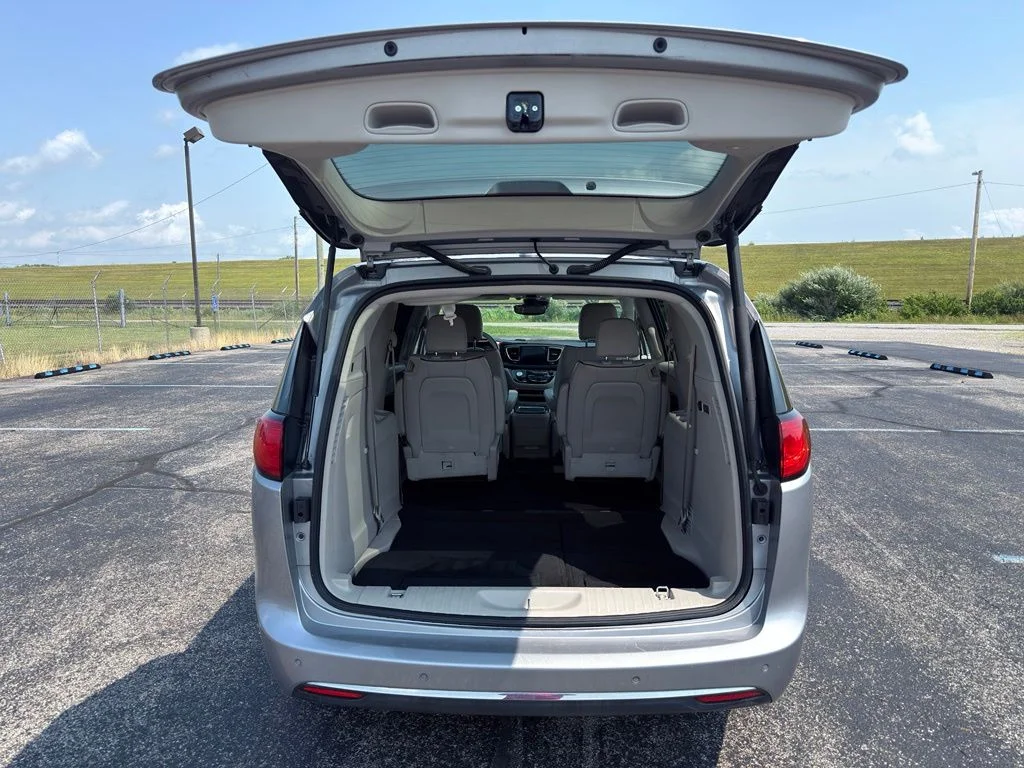 Used 2017 Silver Chrysler Limited image 24