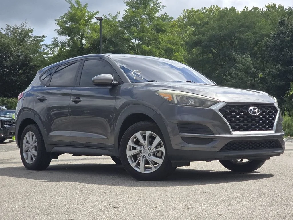Used 2020 Gray Hyundai SE image 2