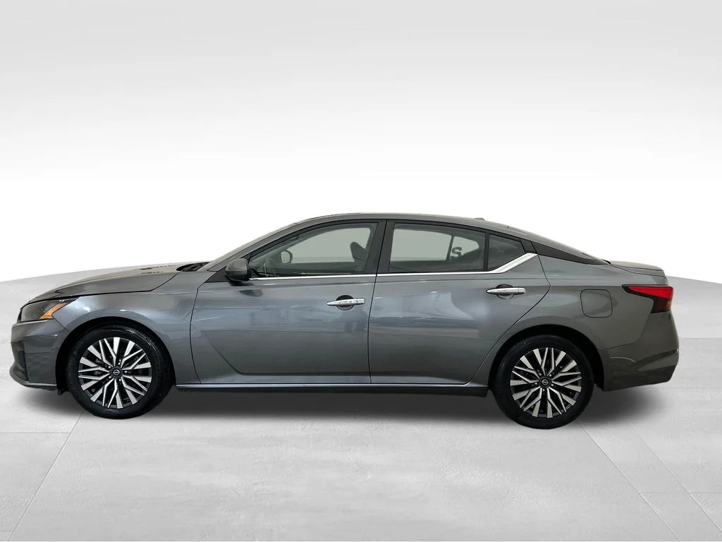 Used 2023 Gray Nissan 2.5 SV image 2