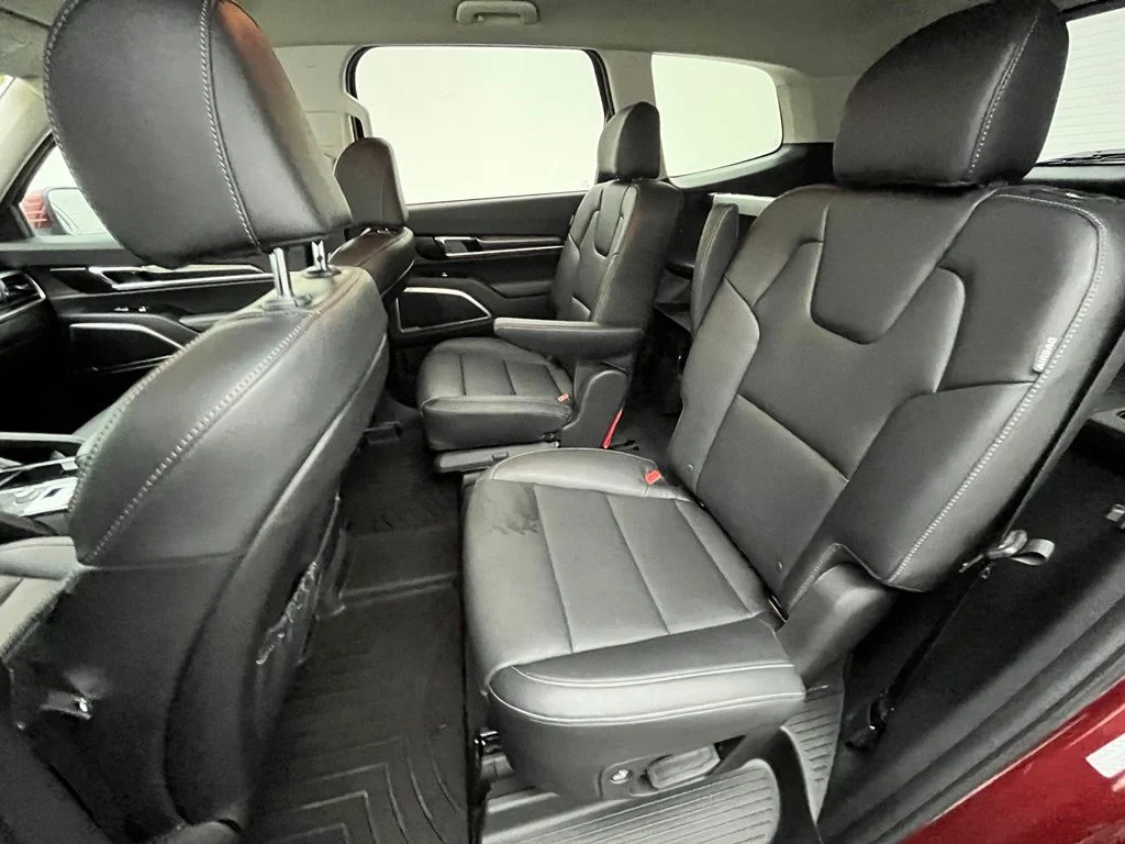 Used 2024 Red Kia S image 37