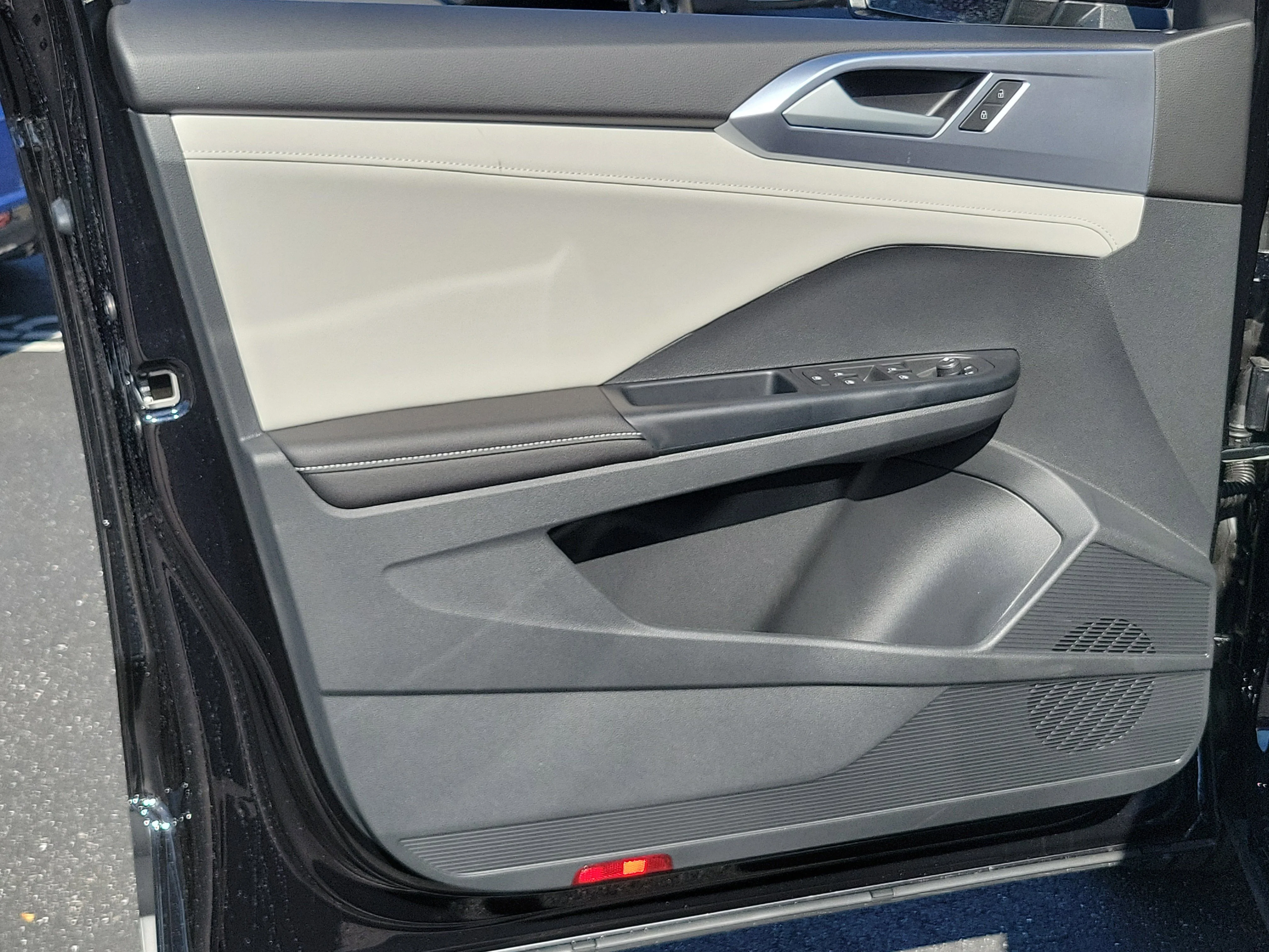 New 2026 Black Volkswagen 1.5T SE image 16