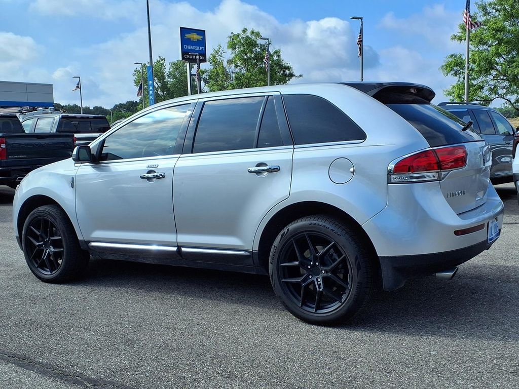 Used 2013 Silver Lincoln Base image 5