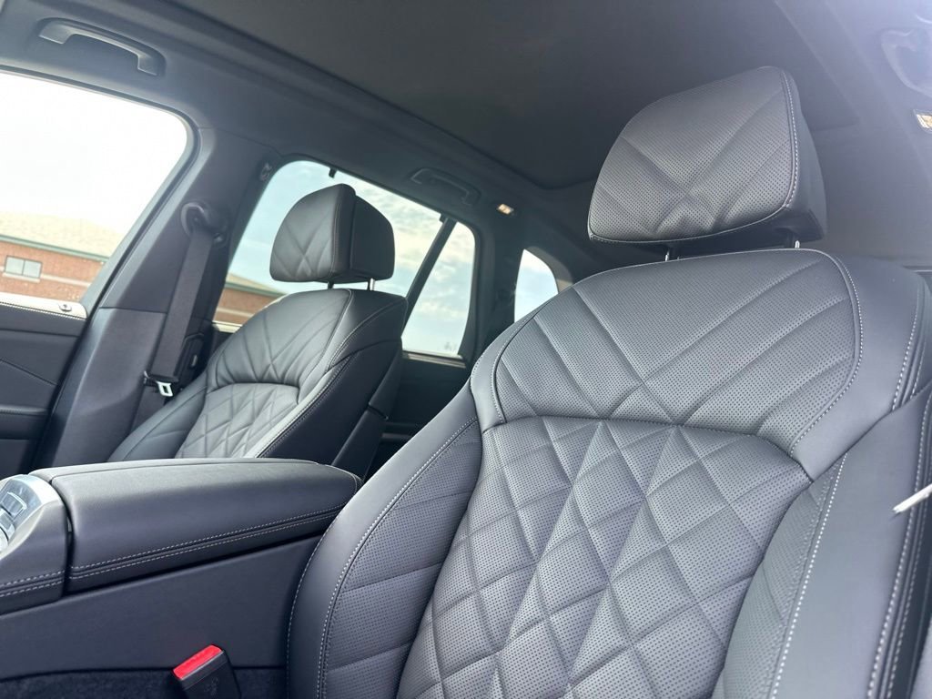New 2026 Carbon Black Metallic BMW xDrive50e image 15
