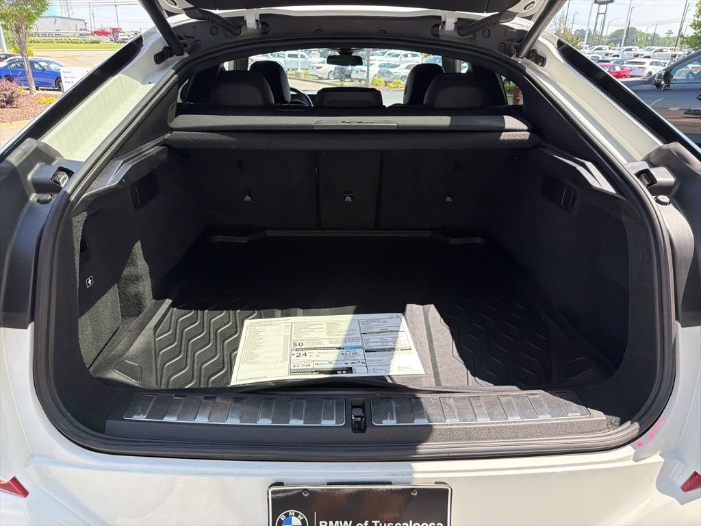 Used 2024 Alpine White BMW xDrive40i image 15