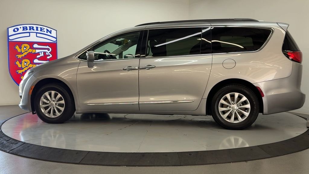 Used 2017 Billet Silver Metallic Chrysler Touring L image 7
