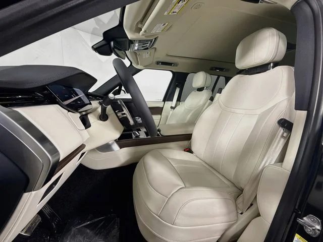 New 2026 Santorini Black Land Rover SE image 11