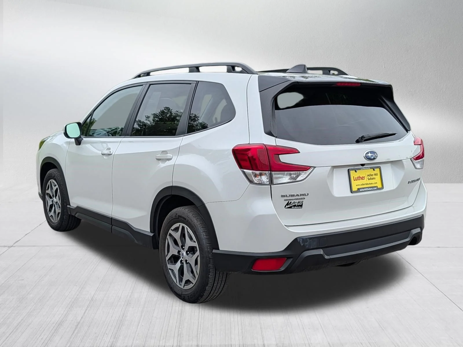 Used 2024 Crystal White Pearl Subaru Premium image 5