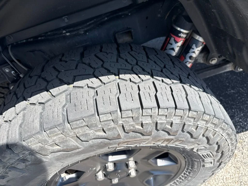 Used 2023 Green Jeep Mojave image 6