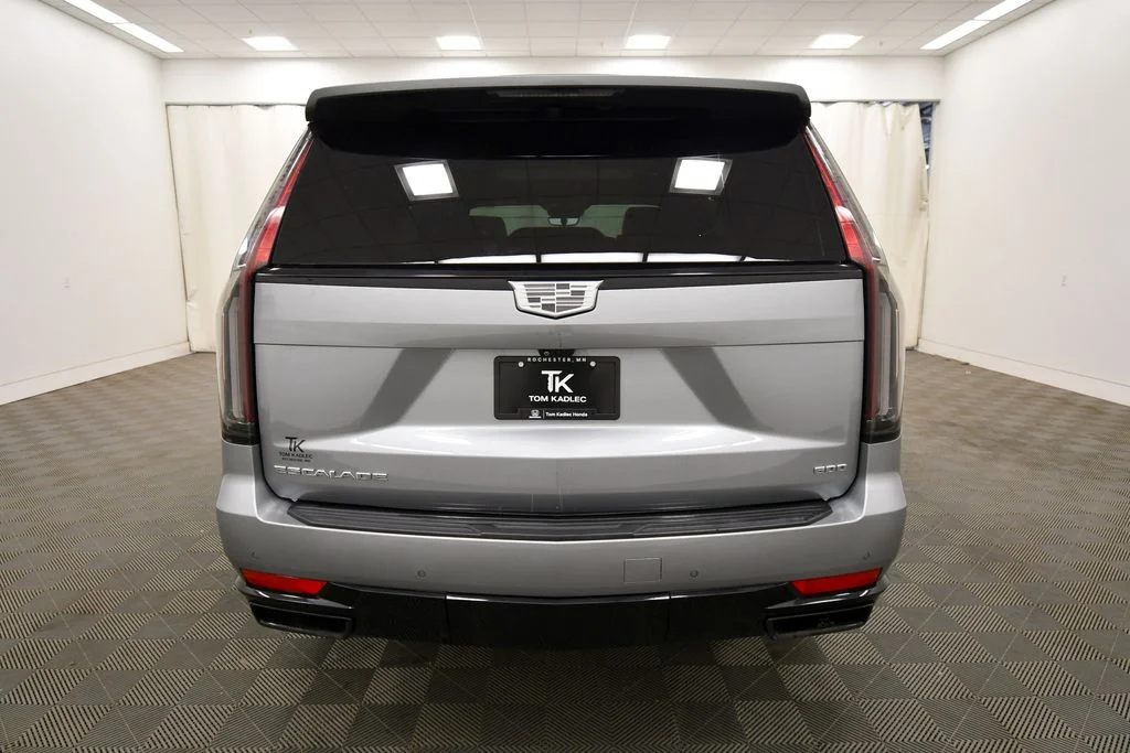 Used 2023  Cadillac Sport image 6