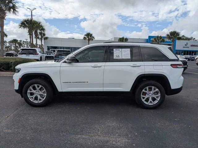 Used 2024 Bright White Cl Jeep Limited image 10