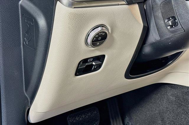 New 2026 Verde Silver Metallic Mercedes-Benz GLC 300 image 40