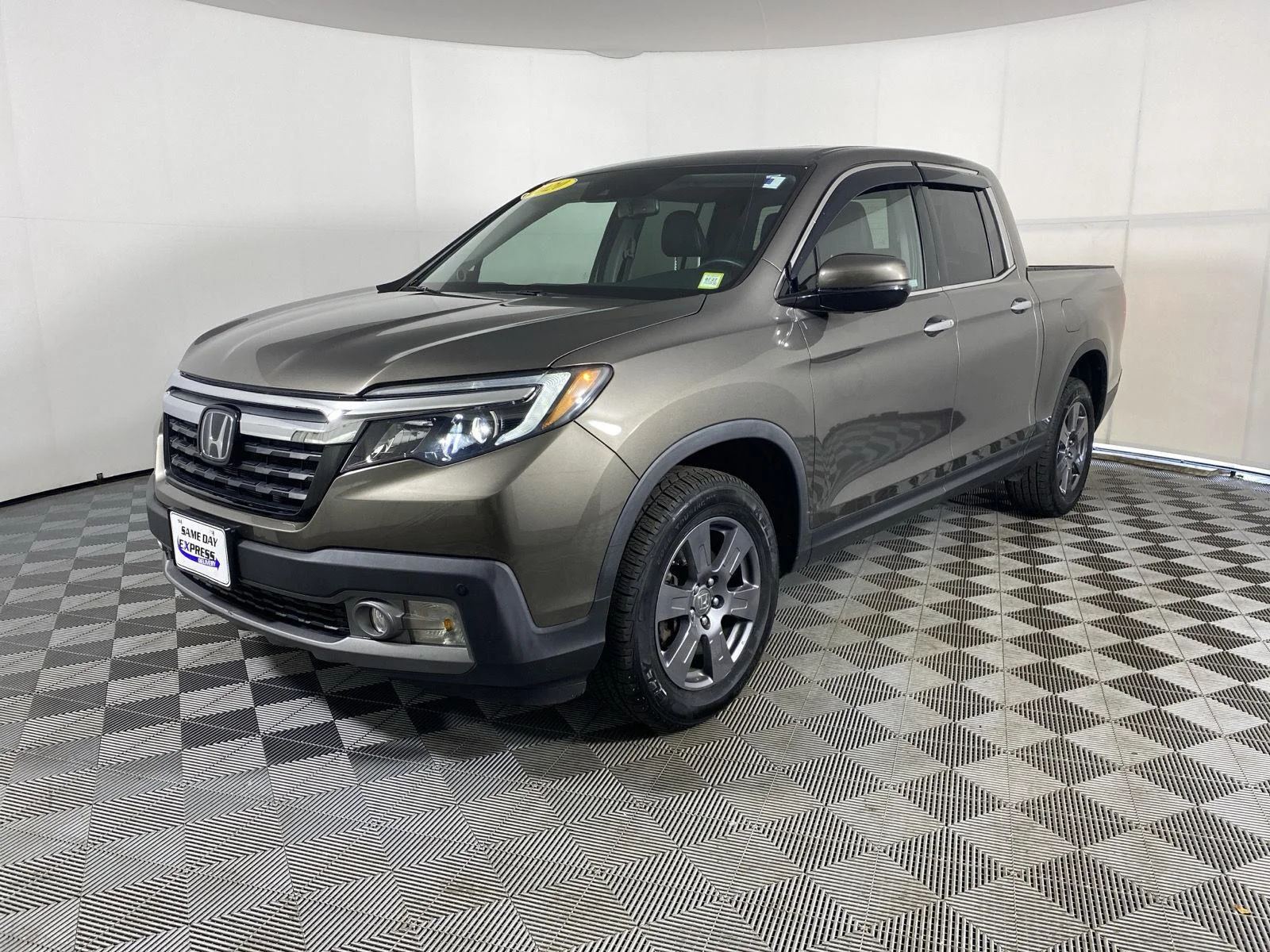 Used 2020 Pacific Pewter Metallic Honda RTL-E image 3