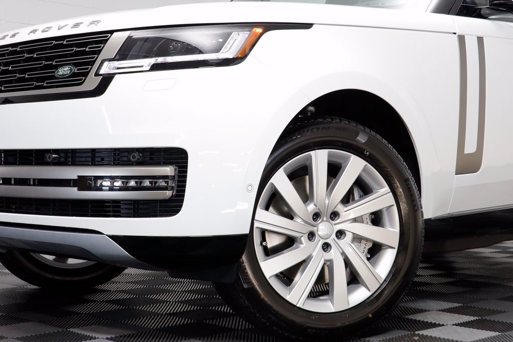 New 2025 Fuji White LAND ROVER SE PHEV image 4