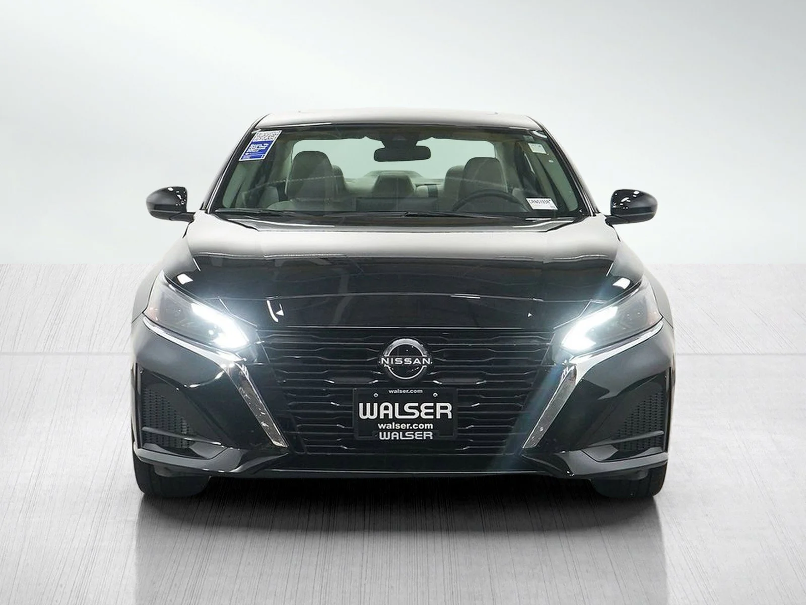 Used 2025 Super Black Clearcoat Nissan 2.5 SV image 8