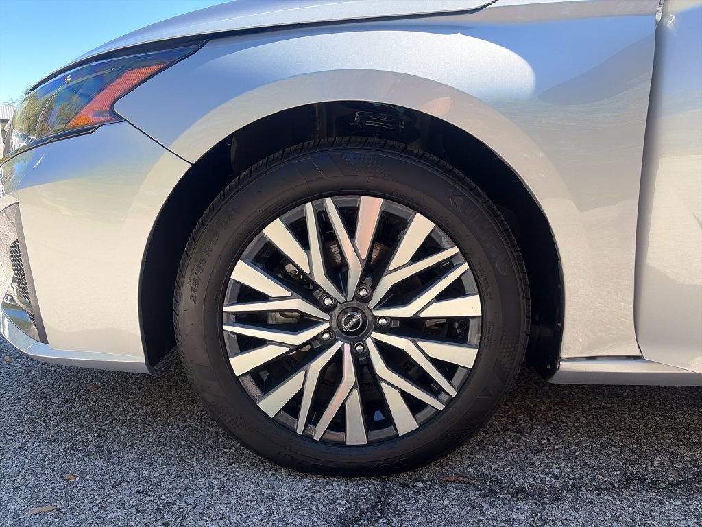 Used 2026 Silver Nissan 2.5 SV image 26