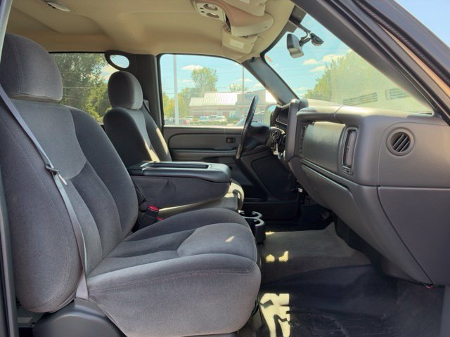 Used 2004 Beige GMC SLE image 7