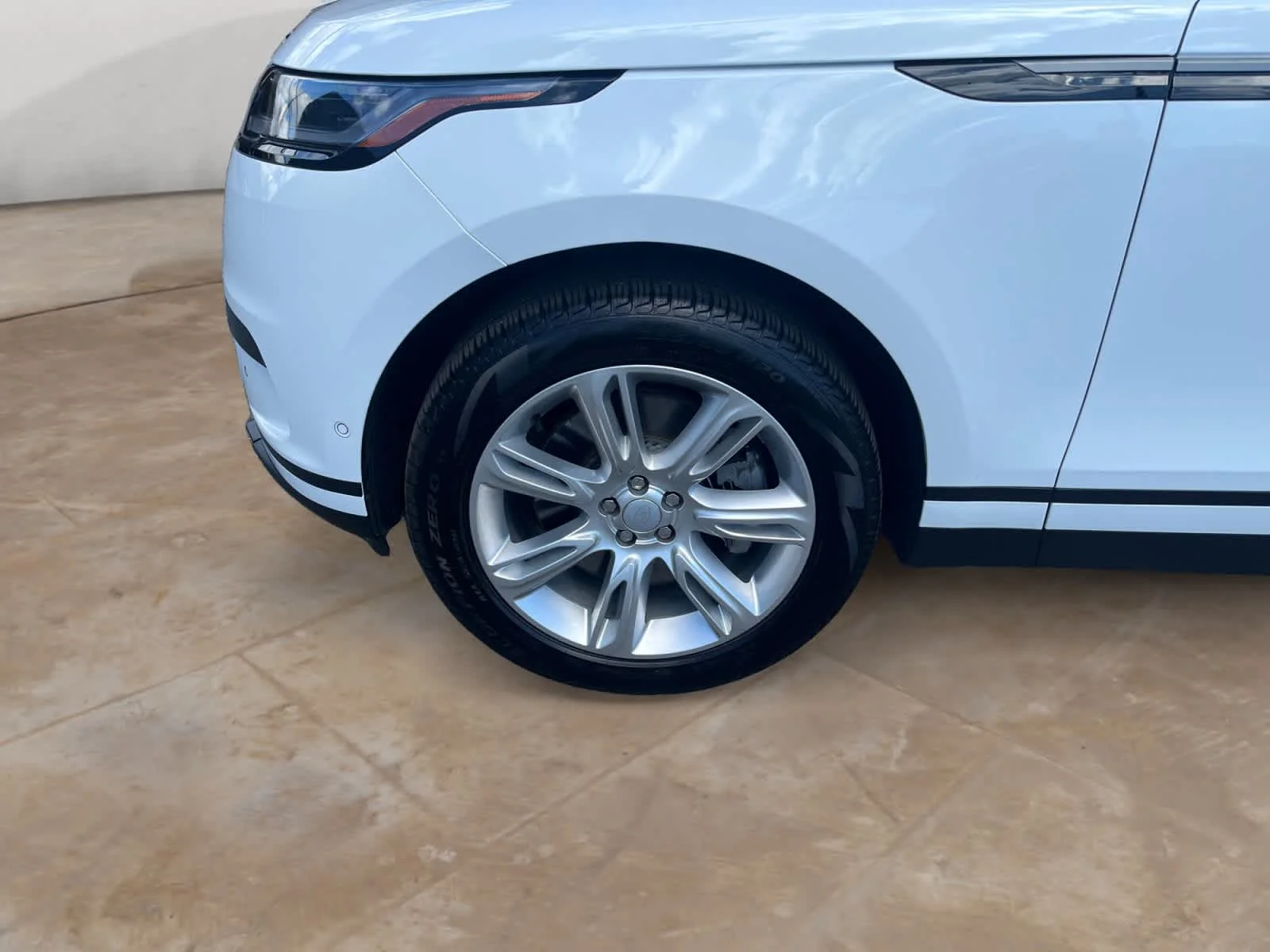Certified Used 2026 Fuji White Land Rover S image 14