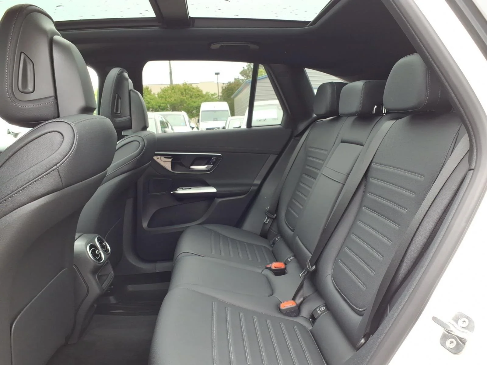New 2026 WHITE Mercedes-Benz GLC 300 image 17