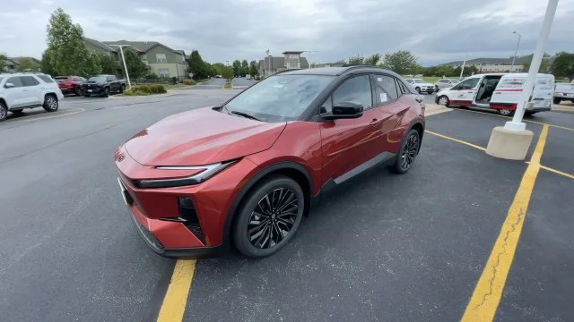 2026 Toyota C-HR XSE - Photo 6
