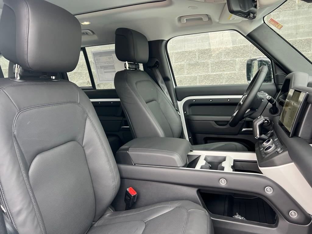 2025 Land Rover Defender S - Photo 16