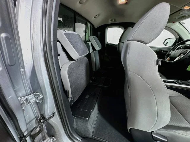Certified Used 2017 SILVER ME Toyota  image 23