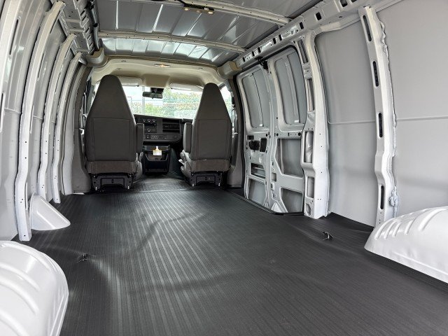 2025 Chevrolet Express Cargo Work Van - Photo 10