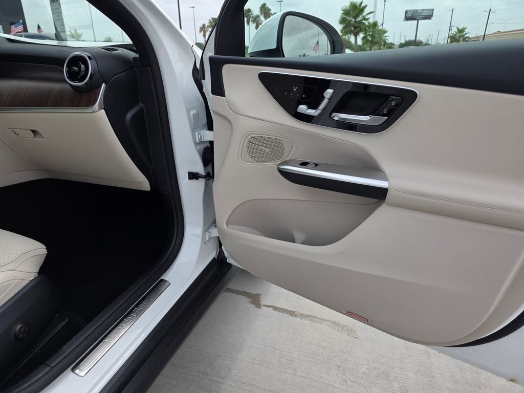 New 2026 Polar White Mercedes-Benz GLC 300 image 15