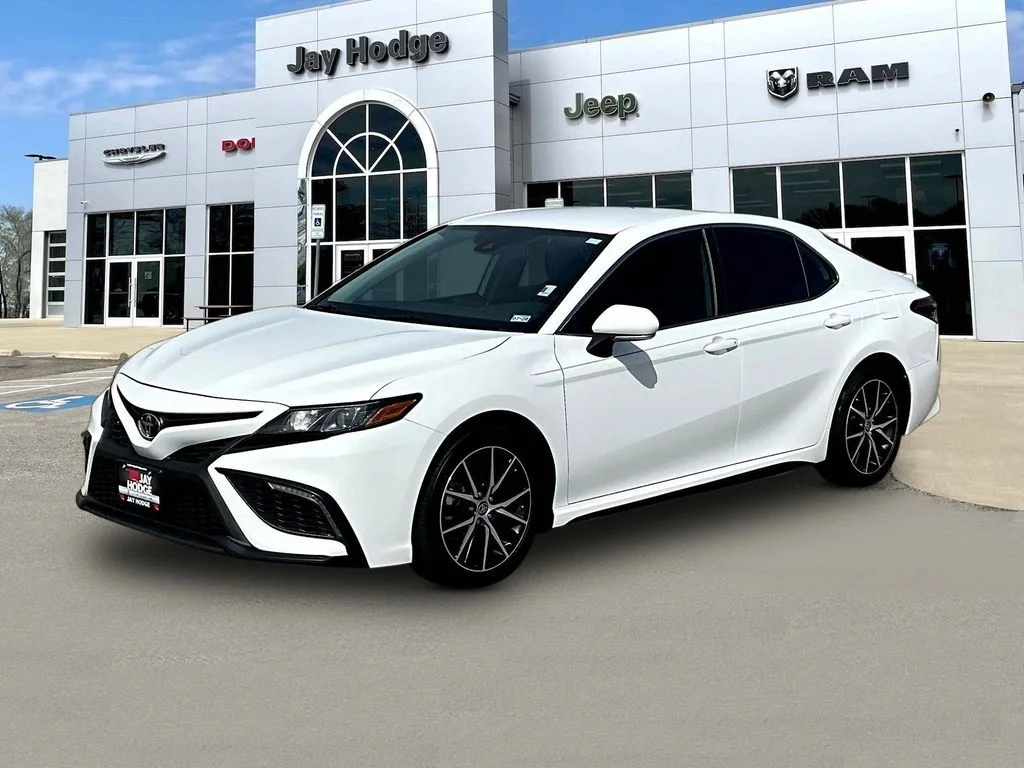 Used 2022 White Toyota SE Nightshade image 3