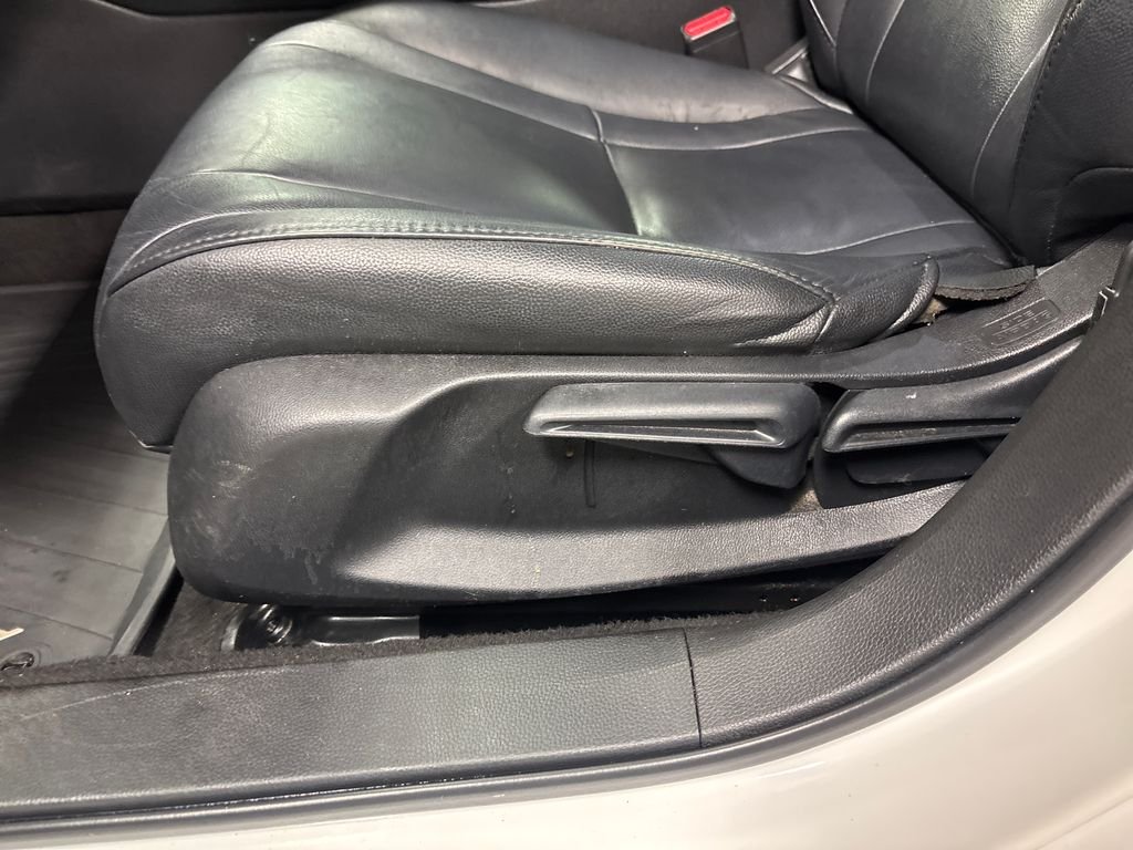 Used 2023 White Honda LX image 22