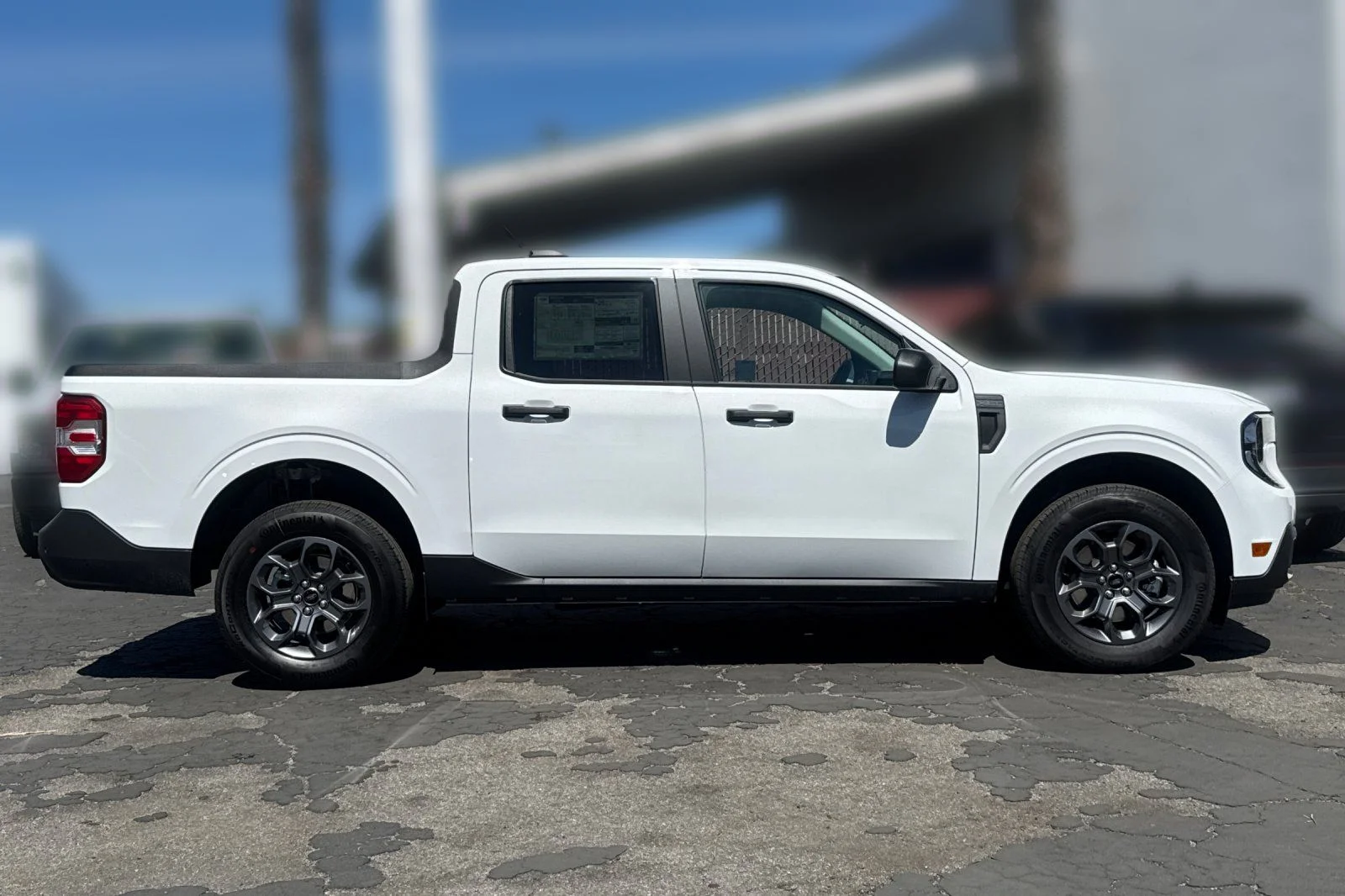 New 2026 Oxford White Ford XLT image 2