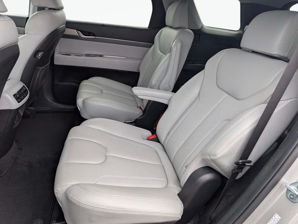 Used 2021 Silver Hyundai SEL image 17