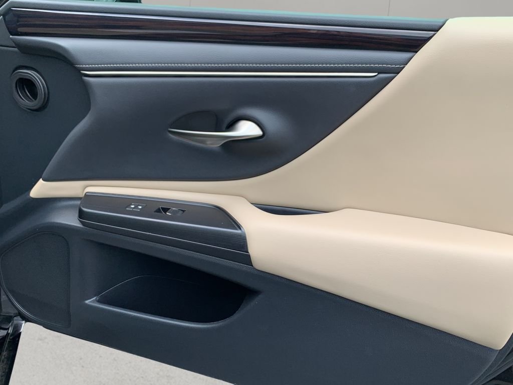 2021 Lexus ES 350 - Photo 33