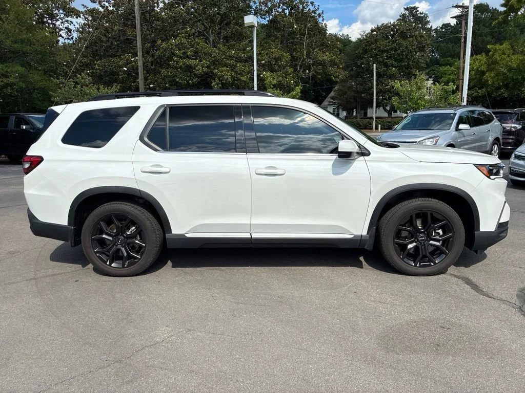Used 2025 White Honda Touring image 4
