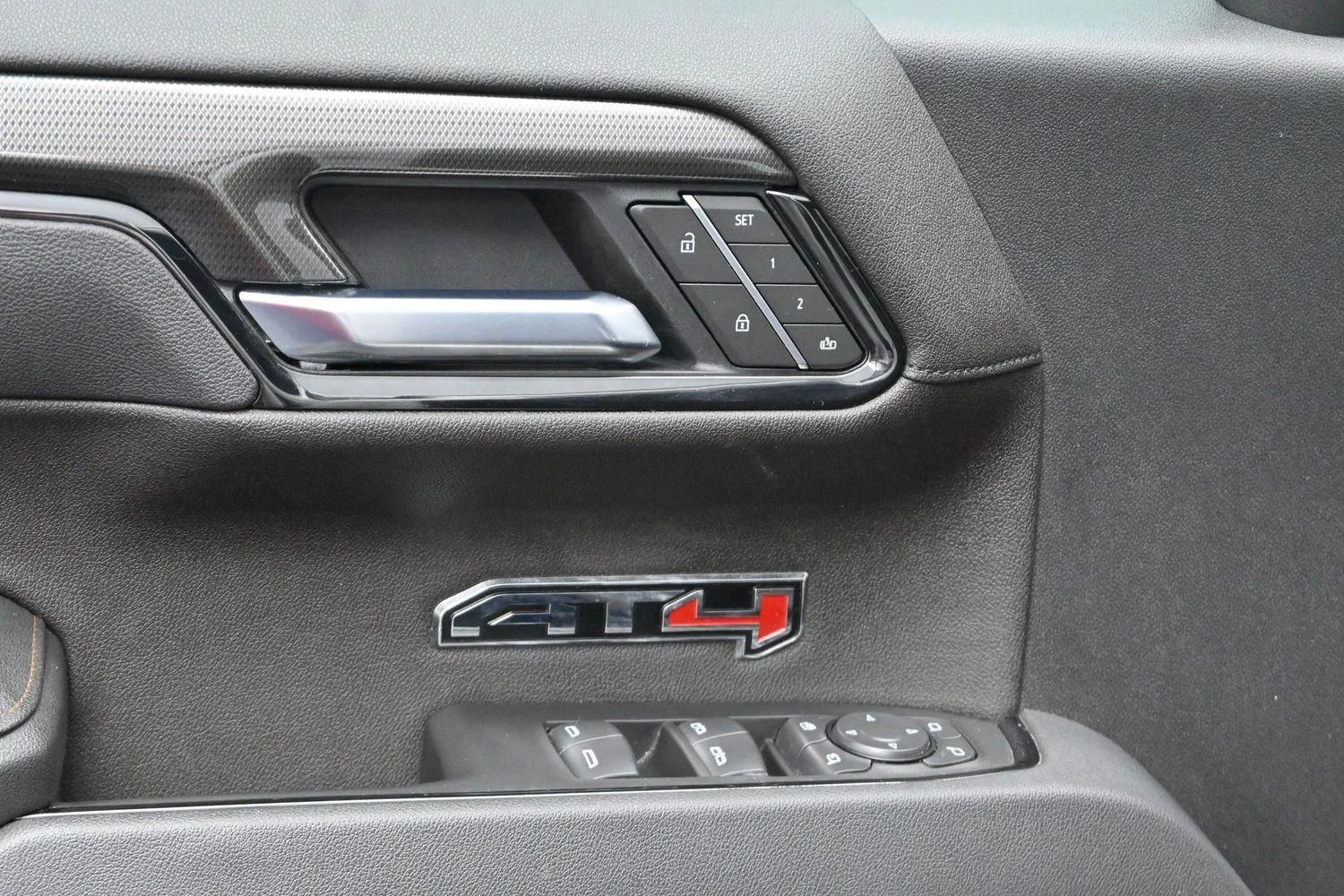 Used 2025 Summit White GMC AT4 image 10