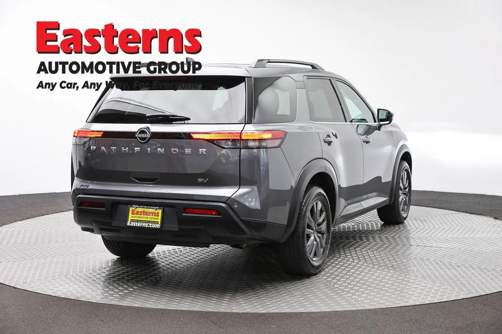 Used 2022 Gray Nissan SV image 5