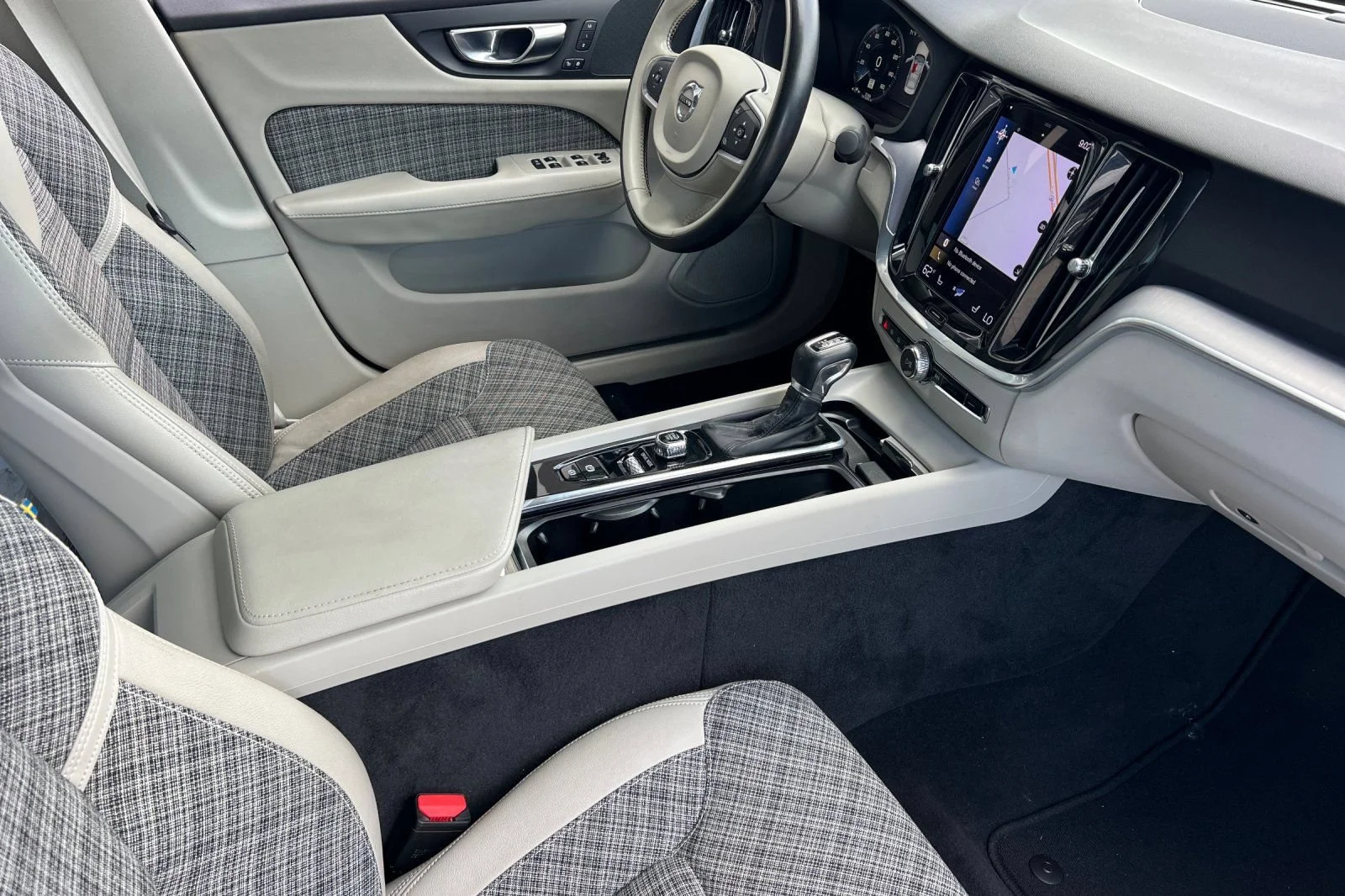 Used 2021 Gray Volvo Momentum image 15