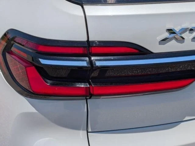 Used 2023 White BMW xDrive40i image 17