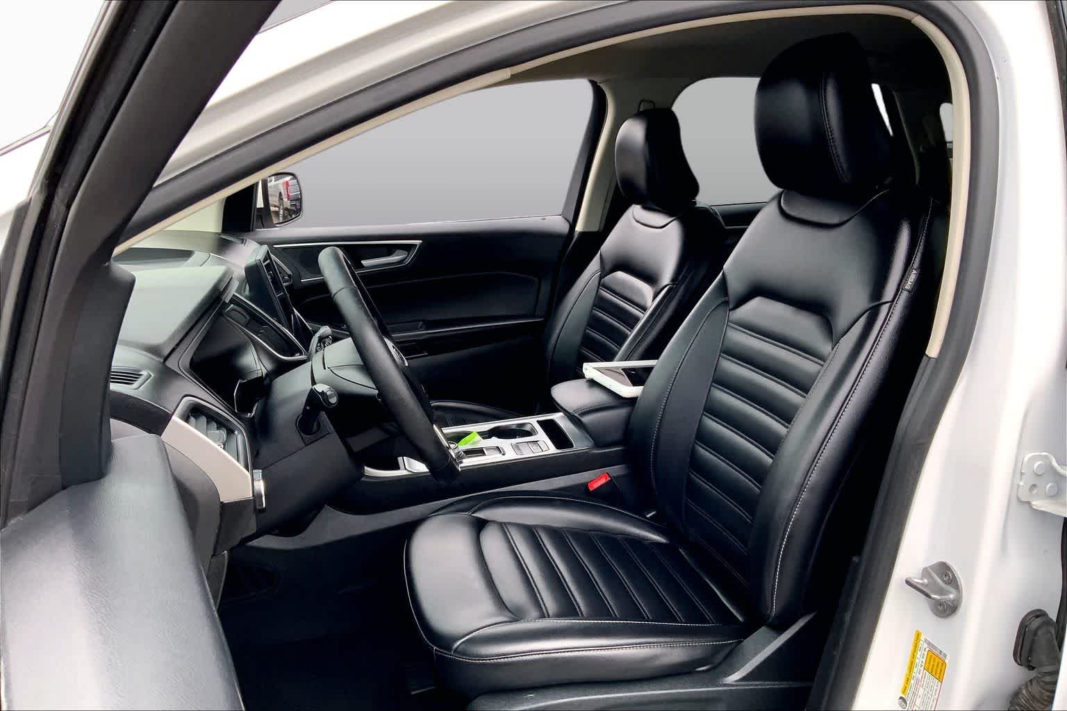 Used 2022 Oxford White Ford SEL image 8