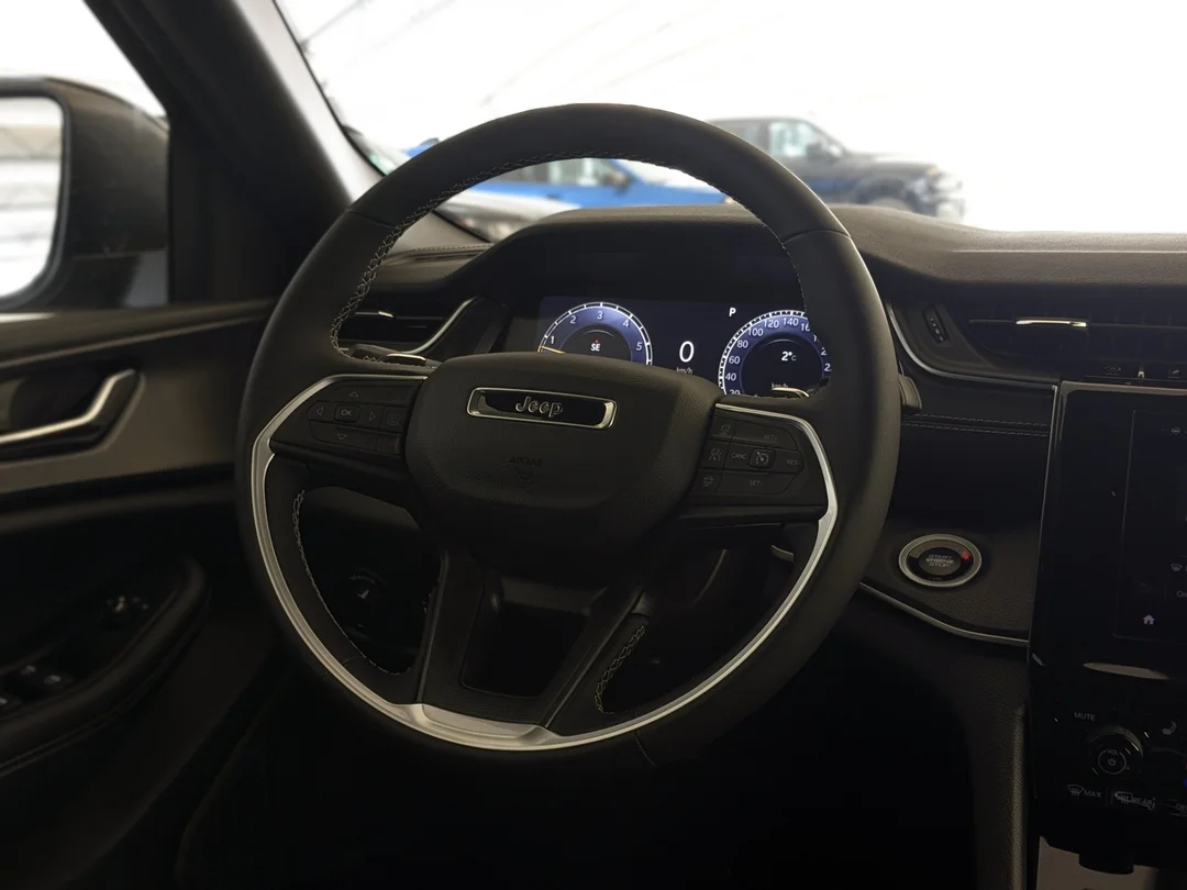 New 2026 Black Jeep Laredo - - 4x4 - Classic Theme - Heated Seats - Heated Steering - Remote Start & More! image 15