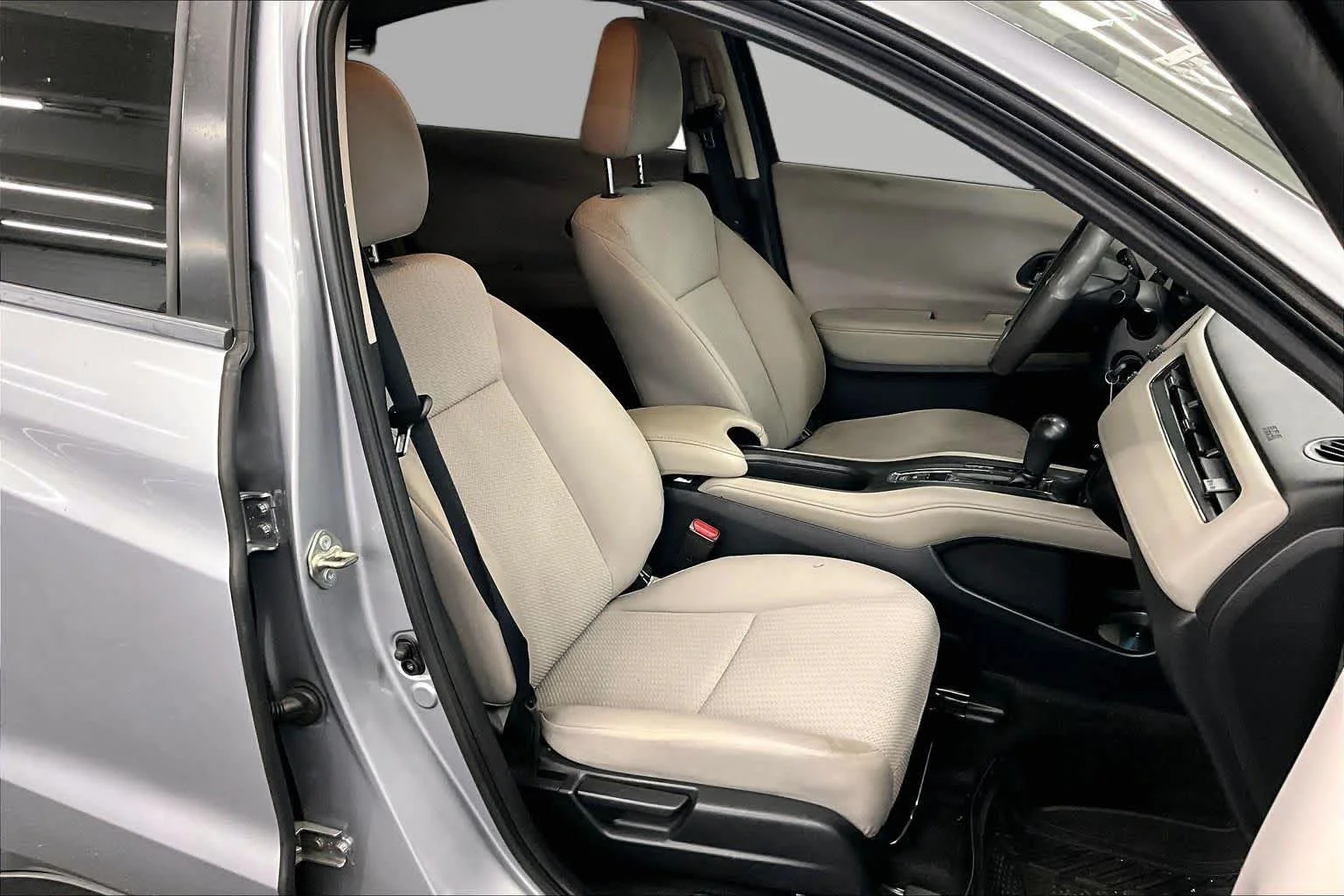 Used 2017 Lunar Silver Metallic Honda LX image 8