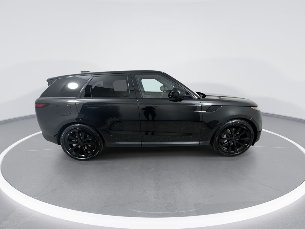 New 2026 SANTORN BLK MET Land Rover SE image 9