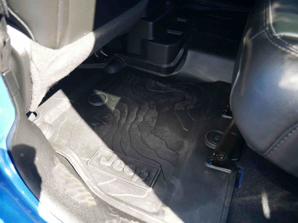Used 2022 Blue Jeep Unlimited Sahara Altitude image 21