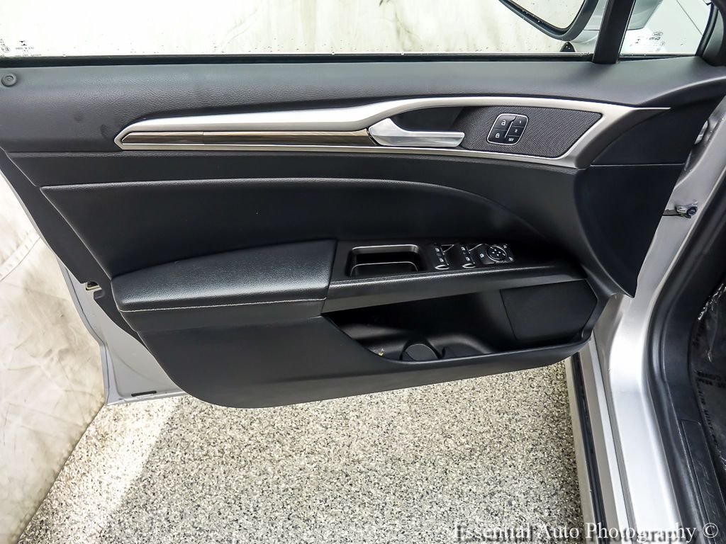 Used 2018 Ingot Silver Ford SE image 19