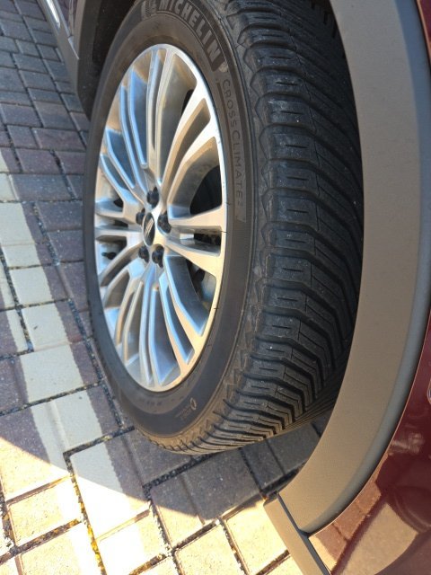 Used 2017 Red Lincoln Reserve image 14