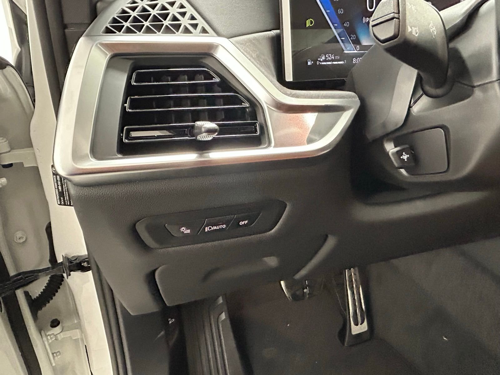 New 2026 Mineral White Metallic BMW xDrive50e image 27