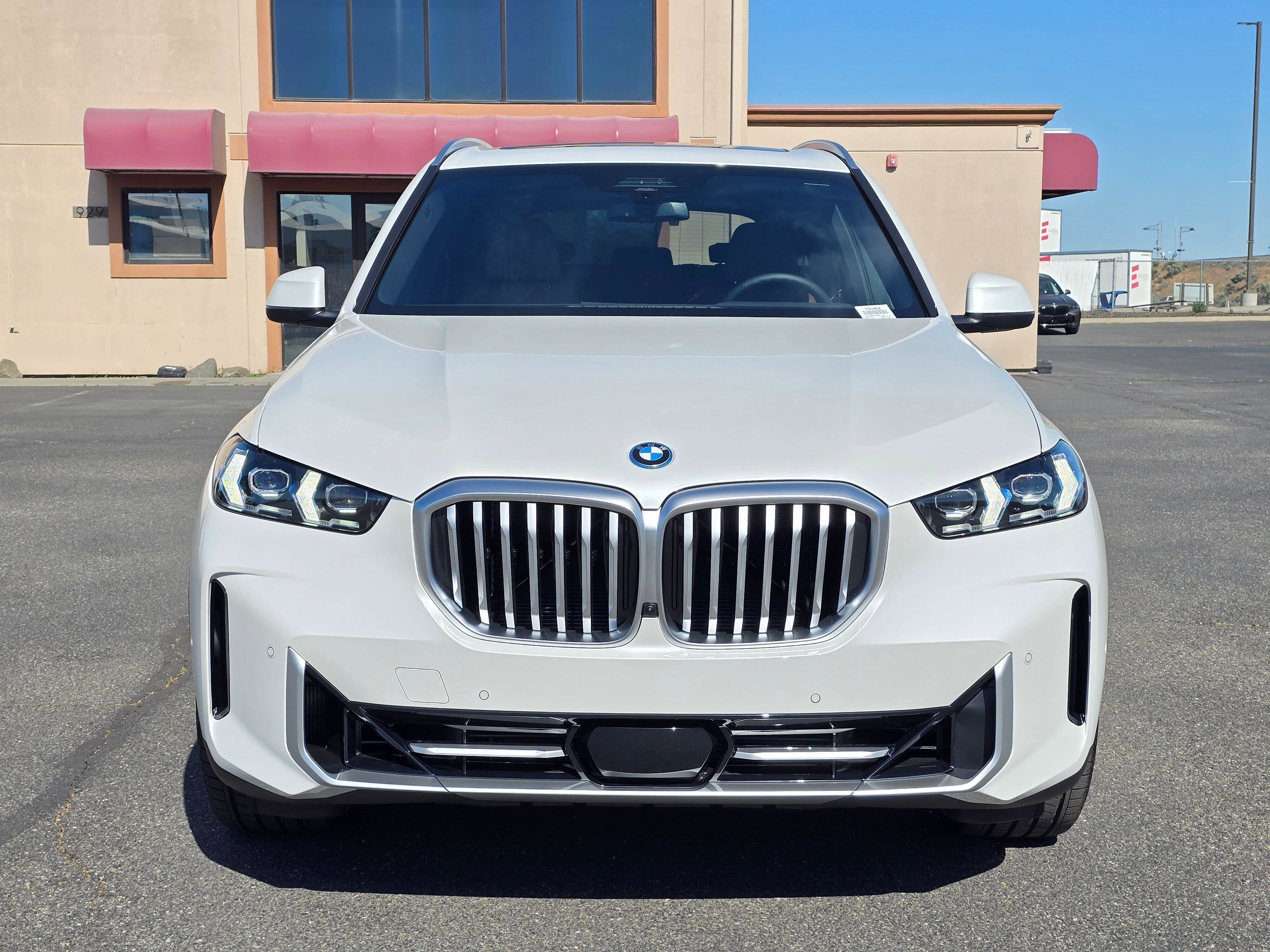 New 2026 Mineral White Metallic BMW xDrive50e image 6