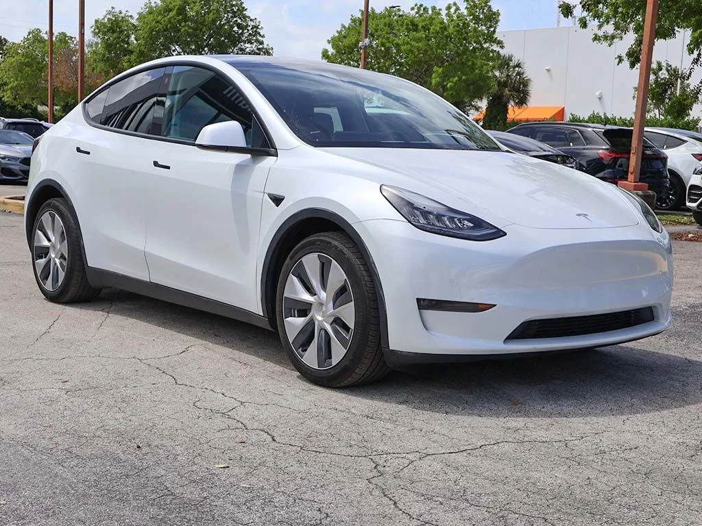 Used 2021 Tesla Model Y Long Range with VIN 5YJYGDEE5MF069476 for sale in Miami, FL